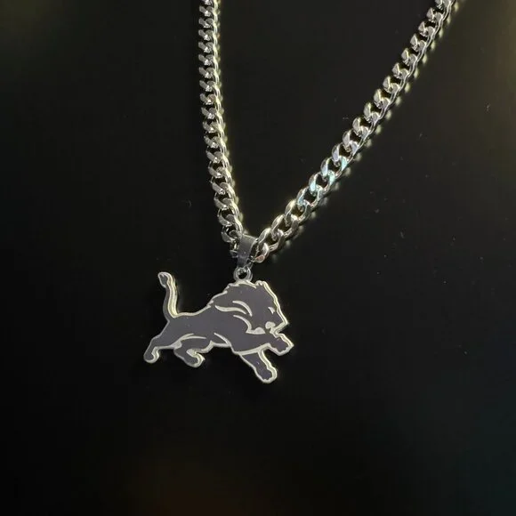 Silver Detroit Lions Necklace - Silver Plated - 5mm Cuban - 22" Chain - NFL - Picture 2 of 2